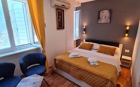 Inchy Accommodation - In The Center Of Diocletian'S Palace