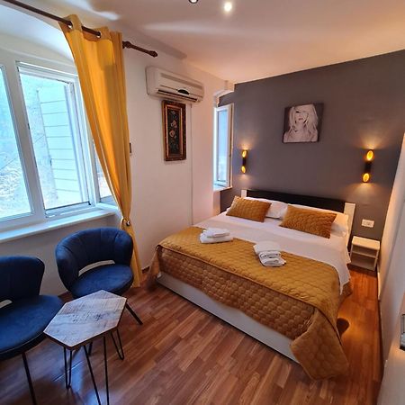 Inchy Accommodation - In The Center Of Diocletian'S Palace Split Exterior photo