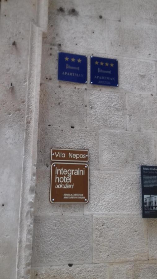 Inchy Accommodation - In The Center Of Diocletian'S Palace Split Exterior photo